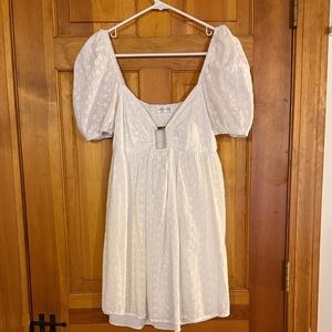 Vestique Textured White Top